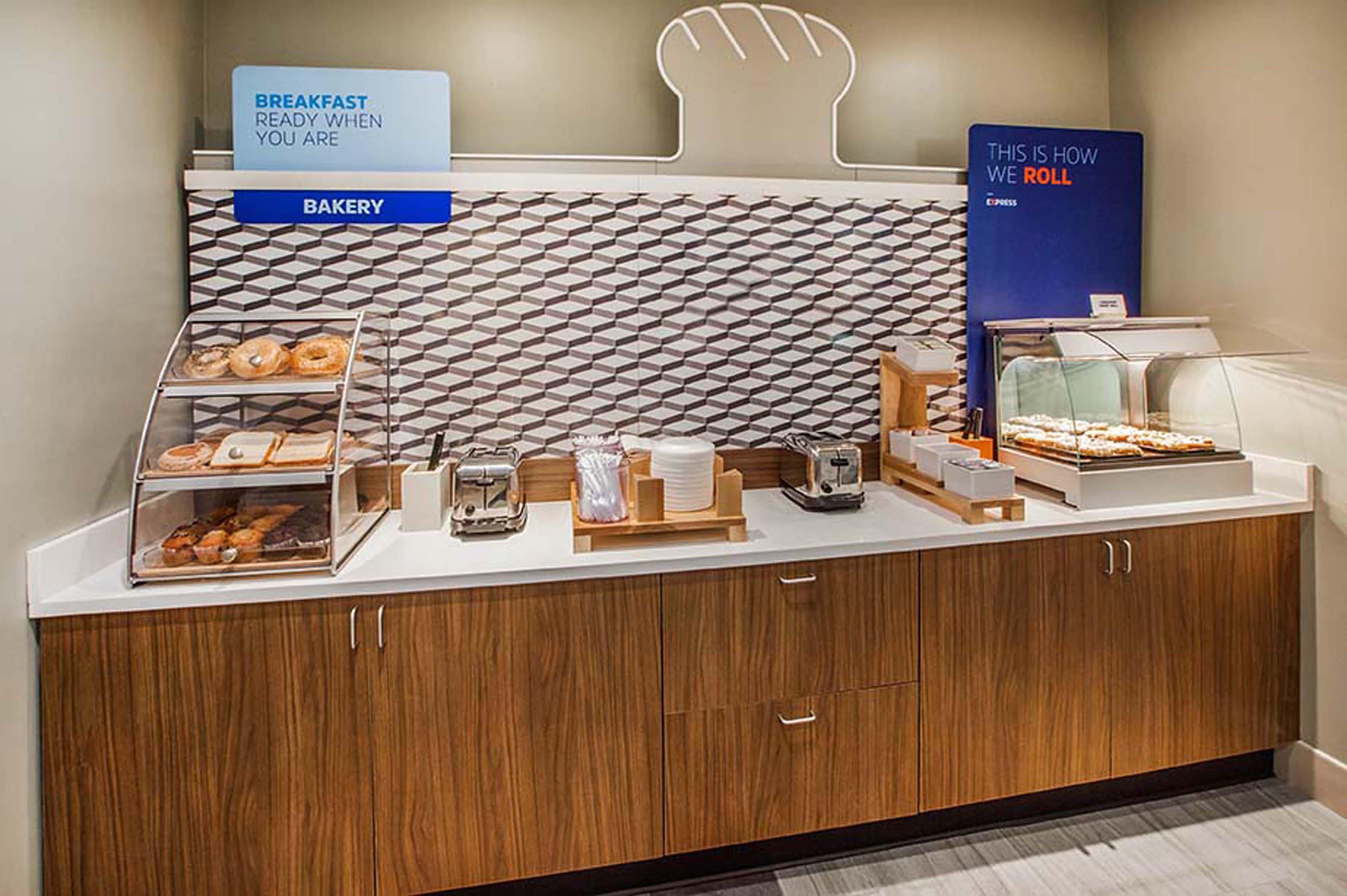 Holiday Inn Express Newton By Ihg Eksteriør billede